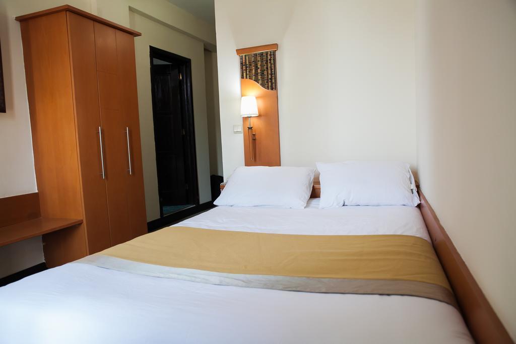 Gorillas City Centre Hotel Кигали Экстерьер фото