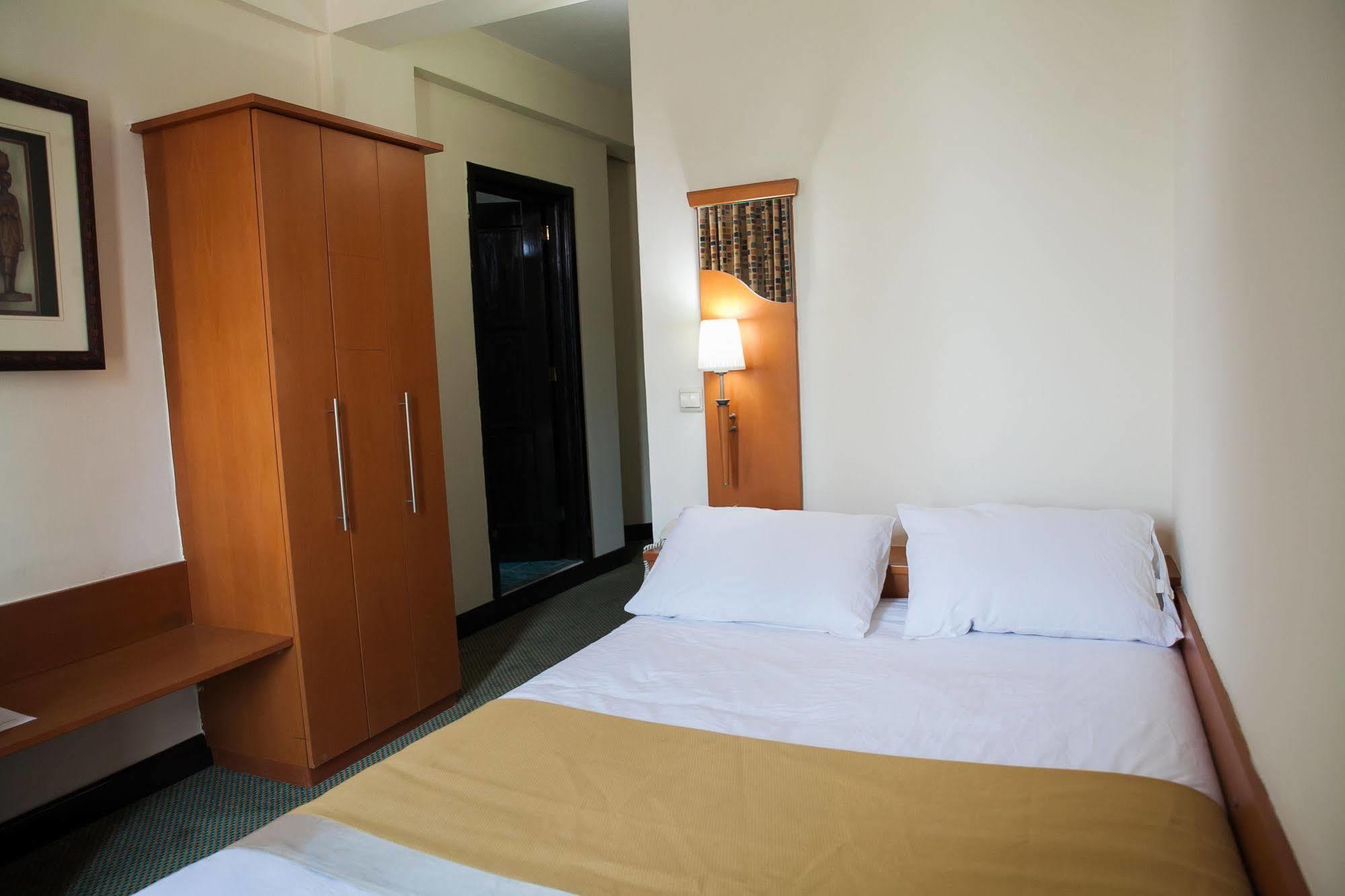 Gorillas City Centre Hotel Кигали Экстерьер фото